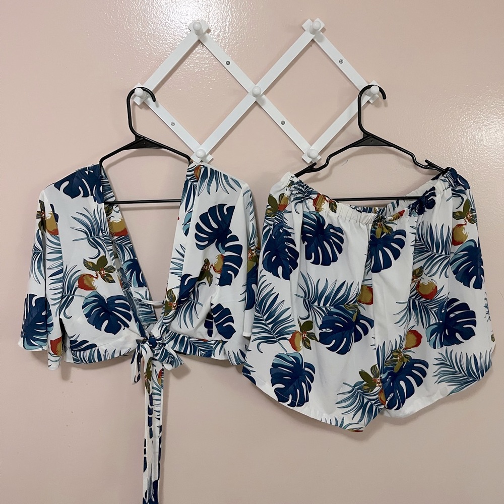 Two piece set - Picture 2 of 2